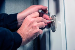Открыть двер в квартиру